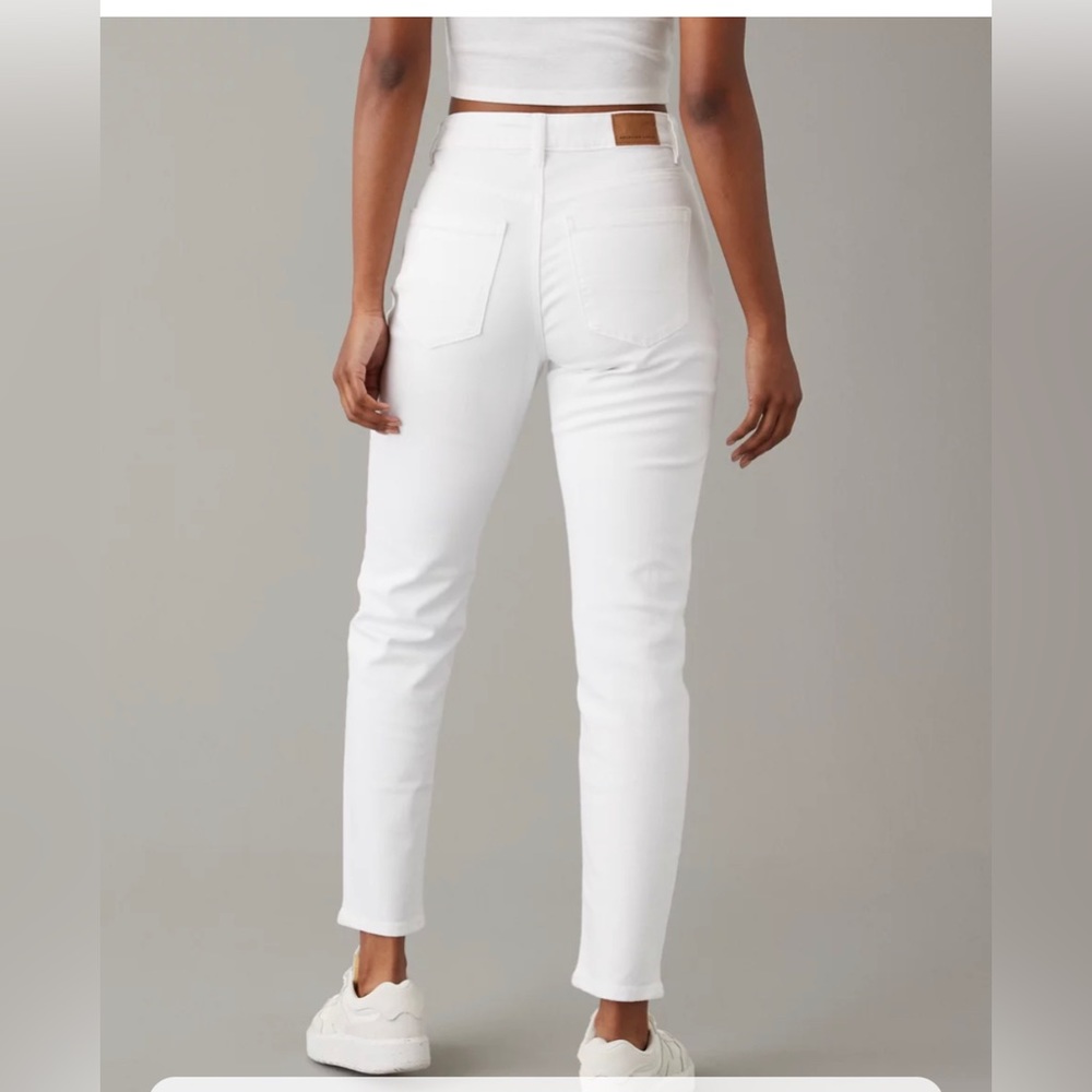 American Eagle Outfitters White Stretch Mom Jeans - Picture 4 of 6